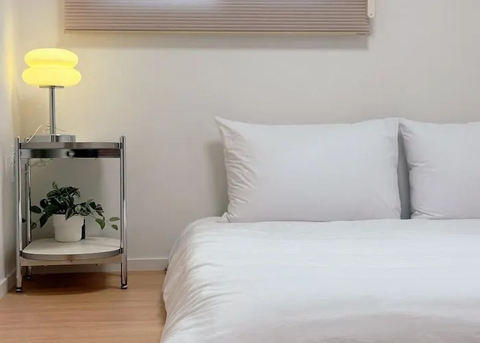 Apartamento Yeonhuidong 3rooms , Up To 6 People ,10mins Drive To Hongdae ,2floor Single Family , Free Parking , Hongje Waterfall