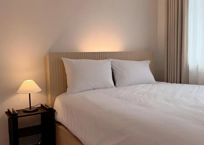 Apartamento Yeonhuidong 3rooms , Up To 6 People ,10mins Drive To Hongdae ,2floor Single Family , Free Parking , Hongje Waterfall Seúl