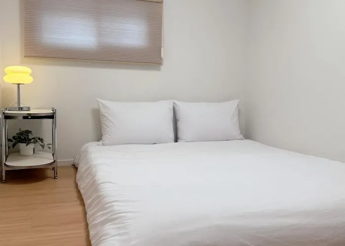 Yeonhuidong 3rooms , Up To 6 People ,10mins Drive To Hongdae ,2floor Single Family , Free Parking , Hongje Waterfall Apartamento Seúl