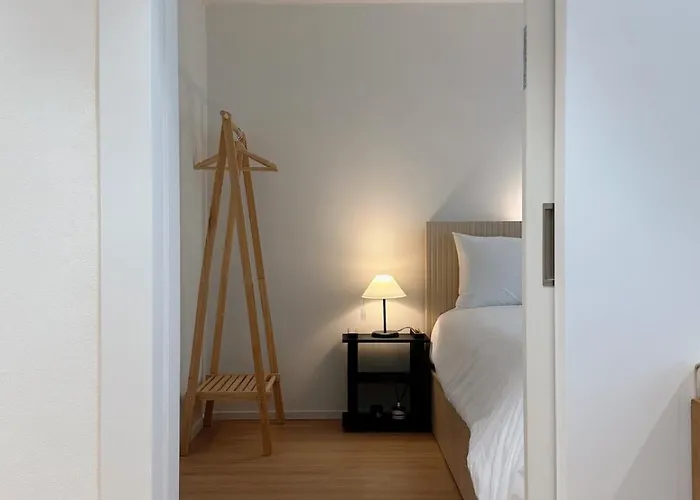 Yeonhuidong 3rooms , Up To 6 People ,10mins Drive To Hongdae ,2floor Single Family , Free Parking , Hongje Waterfall