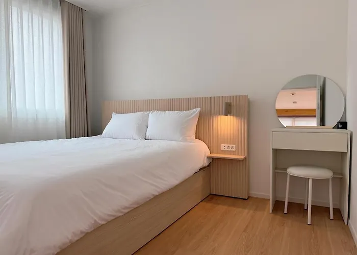 Yeonhuidong 3rooms , Up To 6 People ,10mins Drive To Hongdae ,2floor Single Family , Free Parking , Hongje Waterfall Apartamento *