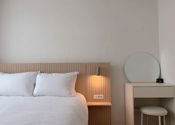 Yeonhuidong 3rooms , Up To 6 People ,10mins Drive To Hongdae ,2floor Single Family , Free Parking , Hongje Waterfall Apartamento