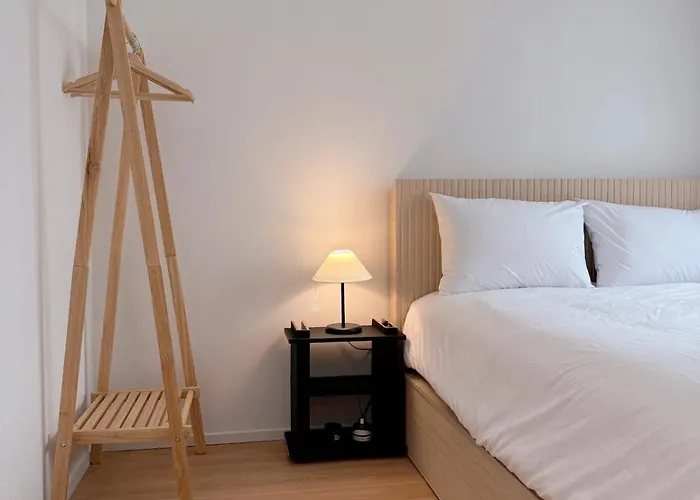Yeonhuidong 3rooms , Up To 6 People ,10mins Drive To Hongdae ,2floor Single Family , Free Parking , Hongje Waterfall * Seúl